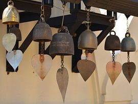 Thailändische buddhistische Glocken im Wat Saket, Bangkok von Minimalistic Travel Photography by.Rieneke