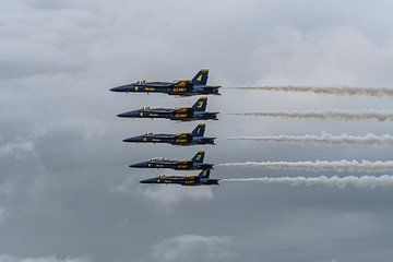 Blue Angels in de Line Abrest Formation. van Jaap van den Berg