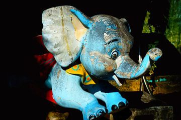 In onbruik geraakte olifant van Christine Bässler
