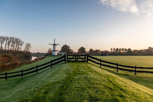 Molen de Vlinder bij zonsopkomst
