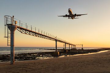 Arrivée de l'avion à Lanzarote vers le coucher du soleil sur Meindert Marinus