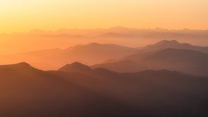 Nuancé - Zonsopkomst boven de Alpen van Jeroen Lagerwerf