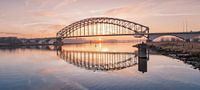 Alte IJssel-Brücke mit Sonnenaufgang von Erwin Zeemering Miniaturansicht
