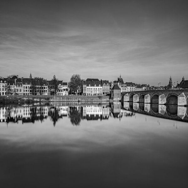 St.Servaos Brögk , Mestreech - Sint Servaas brug, Maastricht zwart-wit van Teun Ruijters