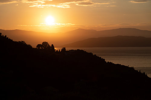 Sunrise : grande silhouette