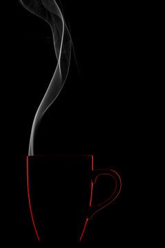 Serie Simply Red, Titel Smoke (rote Kaffeetasse) von Kristian Hoekman