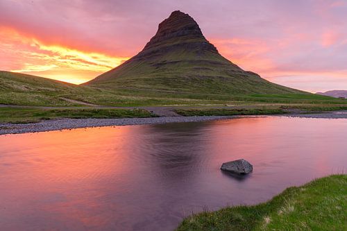 Island Kirkjufell bei Mitternachtssonne