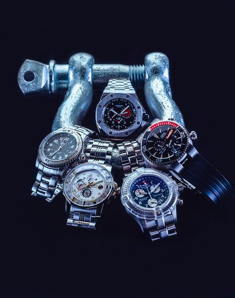 Nature morte de cinq montres coûteuses. par Ruurd Dankloff