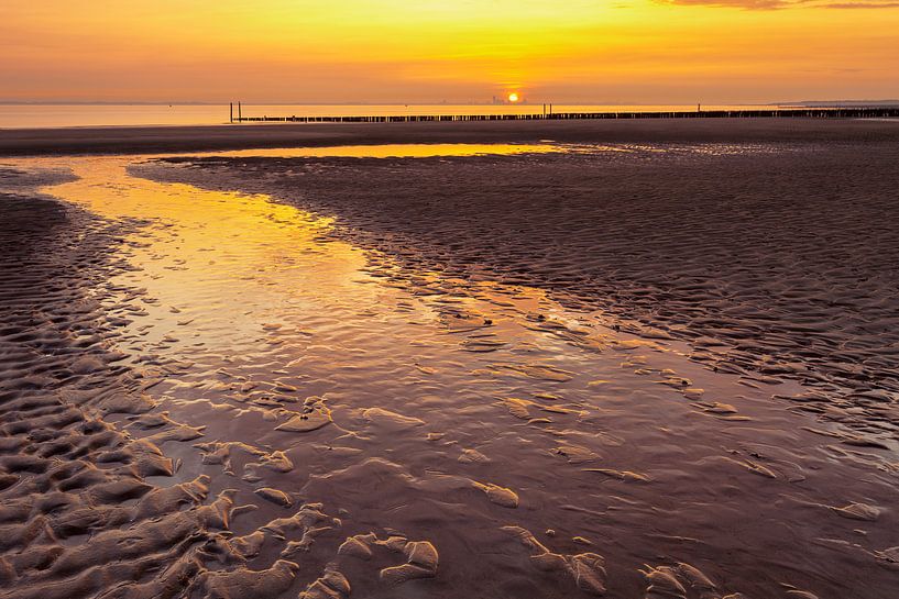 Coucher de soleil sur la plage Breskens Pays-Bas par Peter Bolman