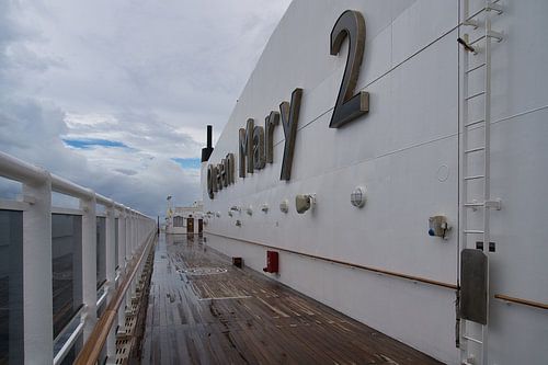 Het bord van de Queen Mary 2