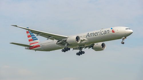 Avion de ligne Boeing 777-300ER d'American Airlines.