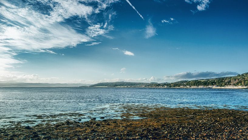 The coast of Inverness in Scotland. In the evening at sunset in wonderful idyll and solitude. by Jakob Baranowski - Photography - Video - Photoshop