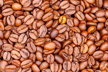 Geroosterde koffiebonen die een natuurlijke bruine textuurachtergrond creëren van de-nue-pic