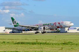 EVA AIR Boeing 777 in Hello Kitty Sanrio Family-Lackierung. von Jaap van den Berg