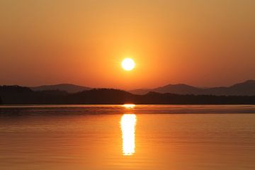 Oranje zonsopkomst | landschap | sfeervol Mexico | reisfotografie print van Kimberley Helmendag