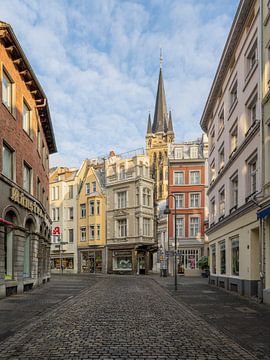 Ochtendsfeer in de oude stad van Aken van Rolf Schnepp