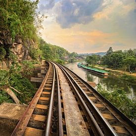 Grot aan de Death Railway in Thailand