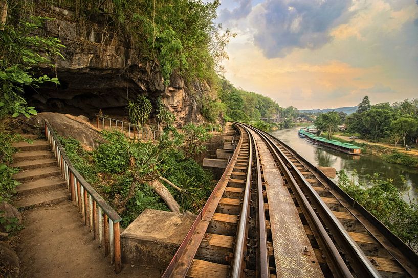 Höhle auf der Todesbahn in Thailand von Fotojeanique .