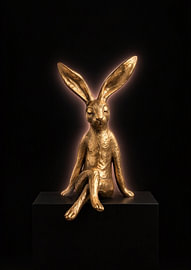 De gouden aanwezige Haas - Onderdeel van de serie gouden hazen van Daphne Zonneveld