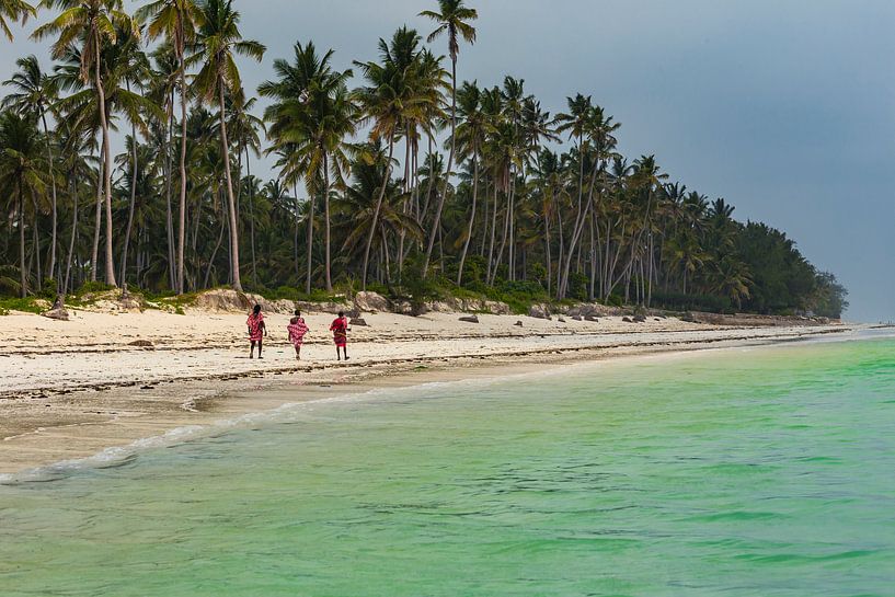 Masai krijgers op het strand in Zanzibar von Easycopters