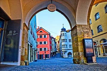 Poort naar de historische oude stad van Regensburg van Roith Fotografie