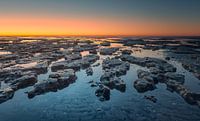 Zonsondergang Waddenzee tijdens eb van Martijn van Dellen thumbnail