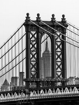 New York Manhattan Bridge met Empire State Building van Kurt Krause