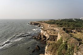 Falaises et mer : la défense naturelle de Diu