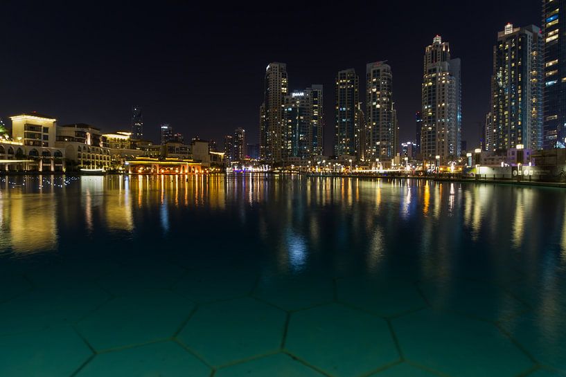 Dubai Skyline and Fountain van Leanne lovink