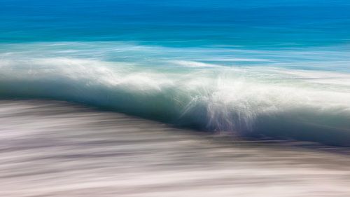 Breaking Wave 16x9. Colours of the Mediterranean