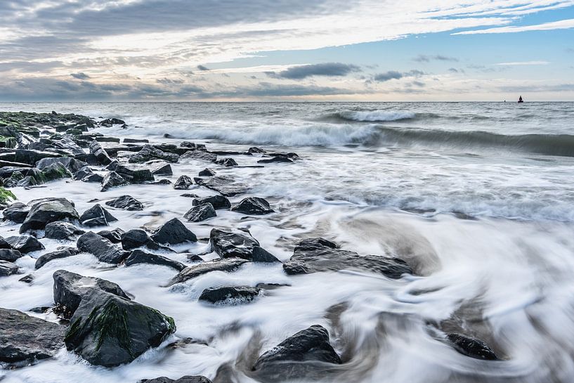 High waves crashing on the dike in Westkapelle by Jan Poppe