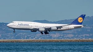 Landung einer Lufthansa Boeing 747-8 Passagiermaschine.