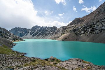 Ala Kul meer in Kirgizië van Mickéle Godderis