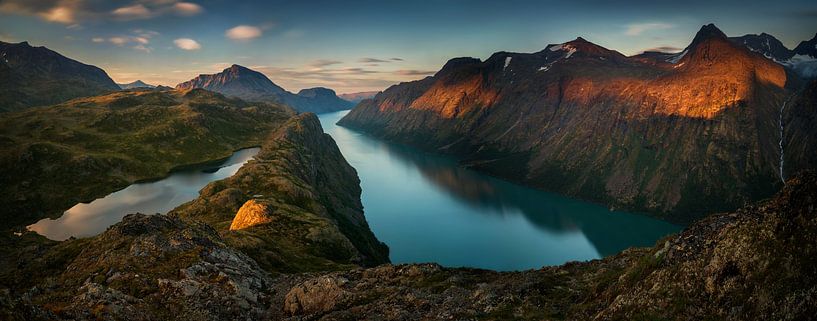 Gjende Lake Panorama von Wojciech Kruczynski