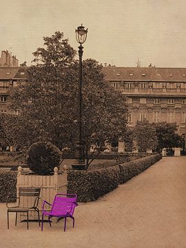 Palais Royal purple chair van Joost Hogervorst