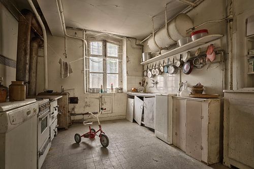 Lost Place - tricycle rouge