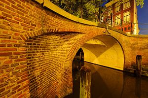 Magdalenabrug over Nieuwegracht in Utrecht  van Donker Utrecht
