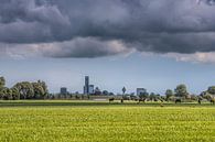 Skyline von Leeuwarden mit bedrohlicher Wolkendecke von Harrie Muis Miniaturansicht