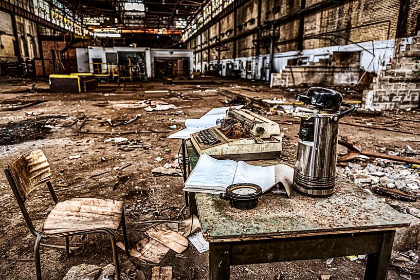 Arbeitsplatz nach dem Einschluss von okkofoto