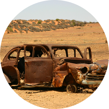 Autowrak in de woestijn van Antwan Janssen