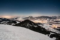 heldere stenernhimmer over de winterse Allgäu