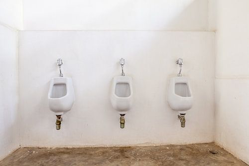Urinoirs bij de mannen toilet