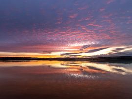 Das Farbenspiel am Staffelsee, ein magischer Moment aus dem bayerischen Voralpenland von Christina Bauer Photos