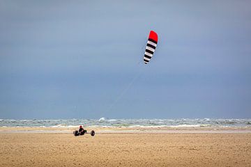 Kitesurfen bij De Cocksdorp (Texel) van Rob Boon