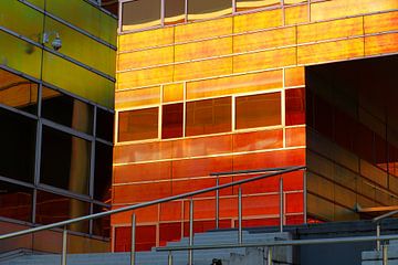 Orangefarbene Fassade
