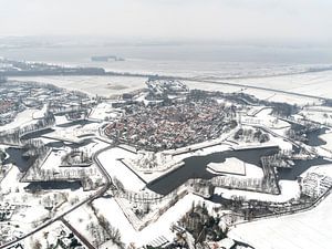 Luchtfoto Naarden Vesting in de sneeuw van aerovista luchtfotografie