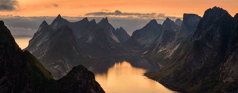 Kjerkfjorden sunset van Wojciech Kruczynski
