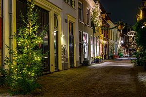 Deventer Winterabend Straßenansicht mit Weihnachtsdekoration