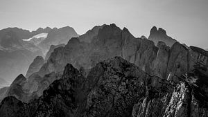 Berglandschaft in Schwarz/Weiß