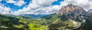 Das Gadertal und der Berg Piz dles Cunturines in den Dolomiten